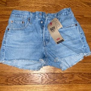 levi blue denim 501 shorts never worn with tags